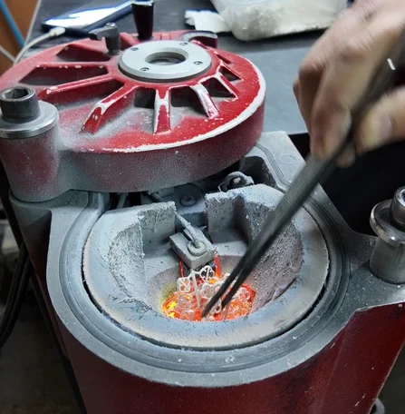 Mücevherde İkinci Hayat: Eski Takıları Yenileme ve Dönüştürme Sanatı