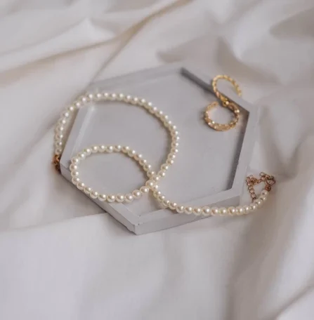 Minimalist Takı Rehberi: Az Ama Öz Seçimlerle Şık Bir Tarz Yaratın
