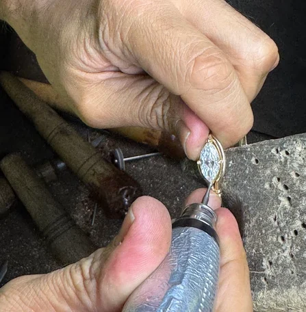 Takı ve Psikoloji: Mücevherler Bize Ne Hissettirir?