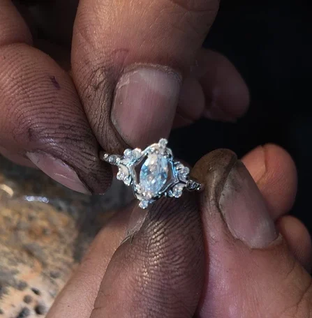 Takı ve Psikoloji: Mücevherler Bize Ne Hissettirir?