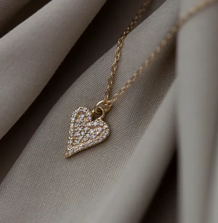 Mücevherlerdeki Mikroskopik Sanat: Pave ve Micro-Pave Tekniği